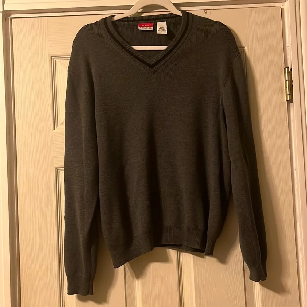 LL Bean 100% Merino Wool Sweater Traveler‎ sz M Gray VNeck washable business